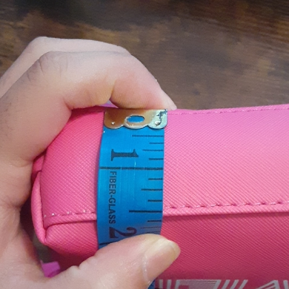 French Bull Cosmetic Bag, Betsey Johnson Facial Wipe, and 6 piece beauty bundle - Picture 12 of 12